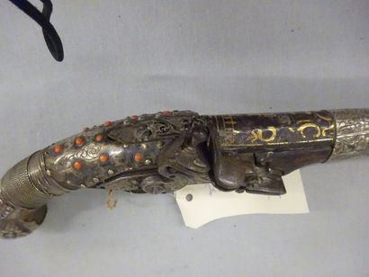 Pistolet oriental à silex.

Canon à décor...