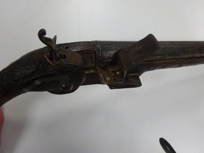 EMPIRE OTTOMAN


Long pistolet à silex.

Platine...