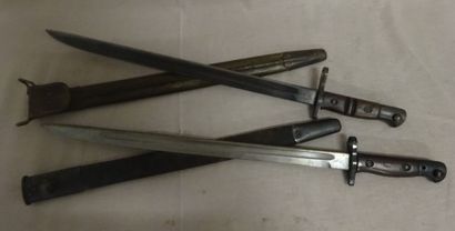 U.S.A


Lot de deux baïonnettes :

- de Enfield...