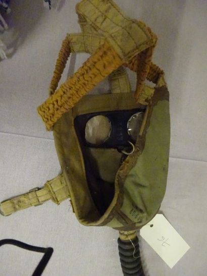 - Etui de masque à gaz allemand. Couleur...