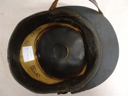 Képi d'Infanterie modèle 1884.

Portant le...