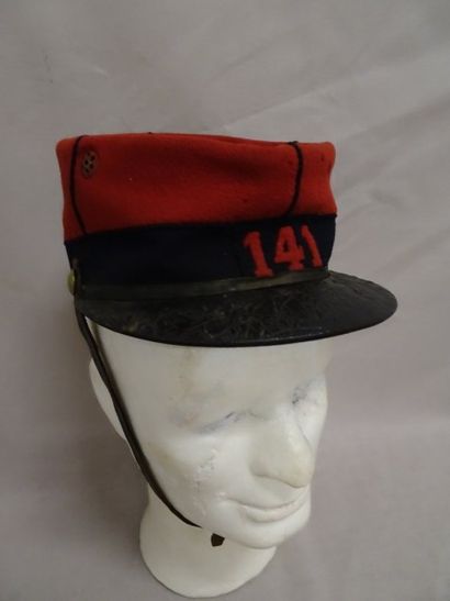 Képi d'Infanterie modèle 1884.

Portant le...