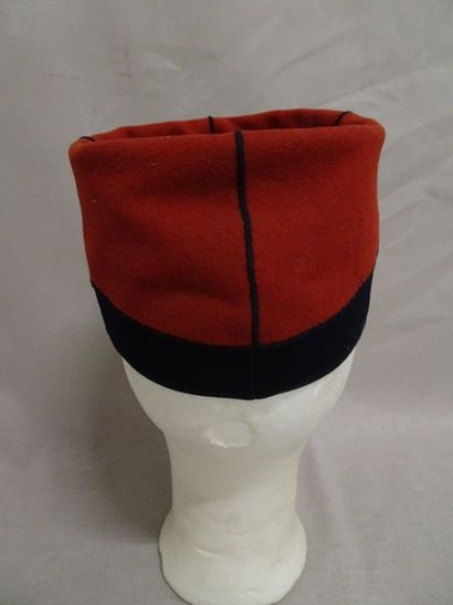 Képi d'Infanterie modèle 1884.

Portant le...