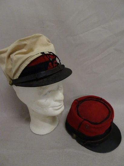 Deux képis d'Infanterie modèle 1884 :

-...