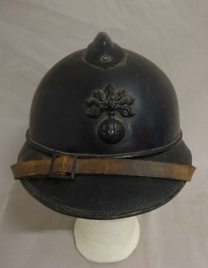 Rare casque Adrian modèle 1915.

Liège recouvert...