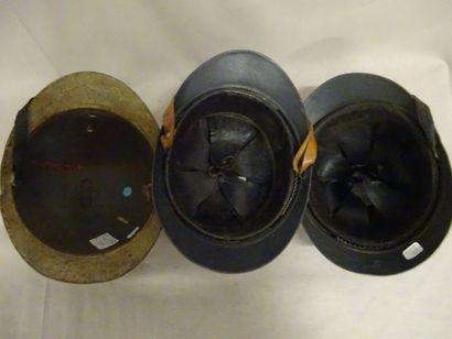 Lot de trois casques Adrian modèle 1915 :

-...
