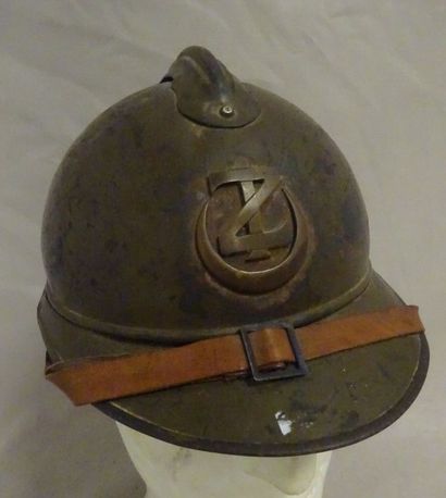 Rare casque Adrian modèle 1915, portant l'attribut...