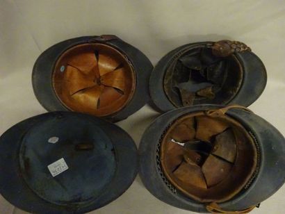 Lot de quatre casques Adrian modèle 1915...