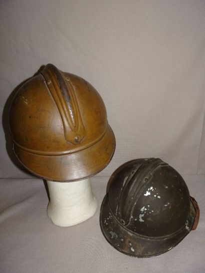 Lot de deux casques Adrian :

- un rare en...