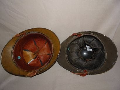 Lot de deux casques Adrian :

- un rare en...