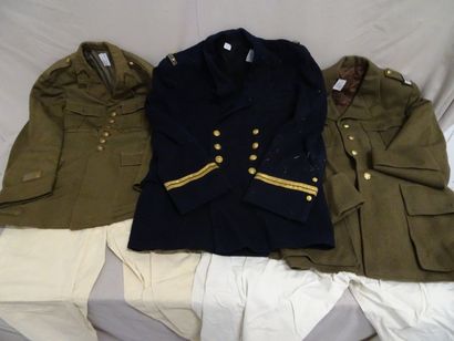 Lot de vêtements militaires :

- deux vestes...