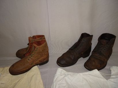Lot de vêtements militaires :

- deux vestes...