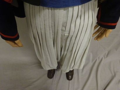 Mannequin d'un Zouave du 3ème Régiment.

Avec...
