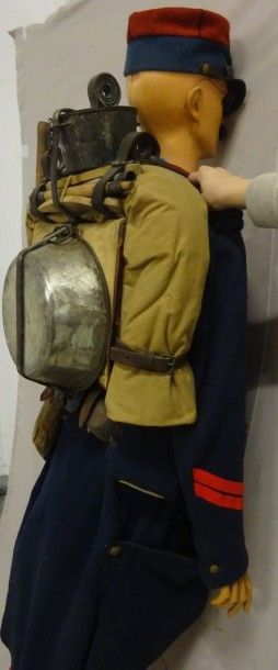 Mannequin d'un caporal du 141ème R.I.

Avec...
