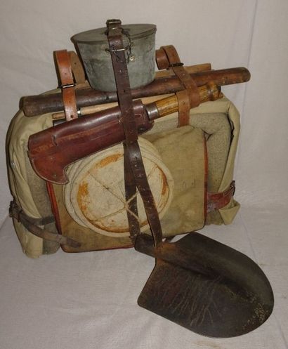 Sac à dos en toile avec pelle, vache à eau,...