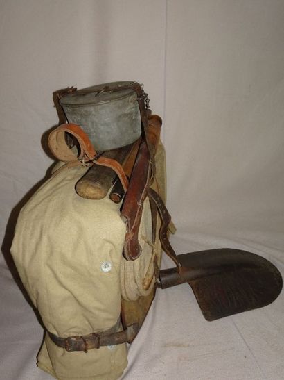 Sac à dos en toile avec pelle, vache à eau,...