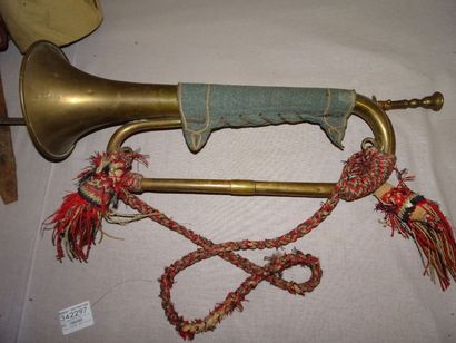 Lot d'équipements militaires :
- un sac à...