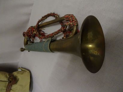 Lot d'équipements militaires :
- un sac à...