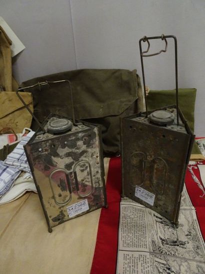 Lot d'éléments d'équipements militaires :

-...