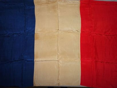 Lot d'éléments d'équipements militaires :

-...