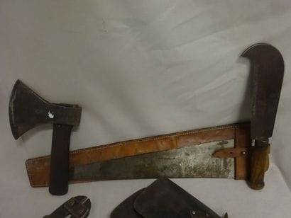 Lot de neuf outils réglementaires français...