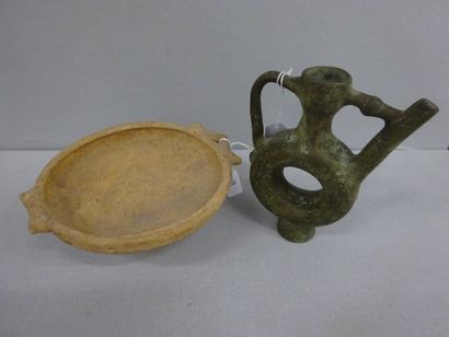 Epoque romaine.

Coupe sur pied, à deux anses...