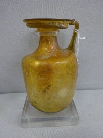 Oenochoe en verre.

IIème siècle après J.-C.

H....