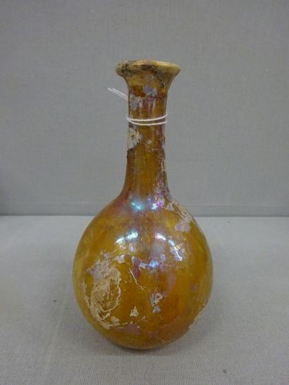 Lot de verreries :

- vase globulaire

IIIème...