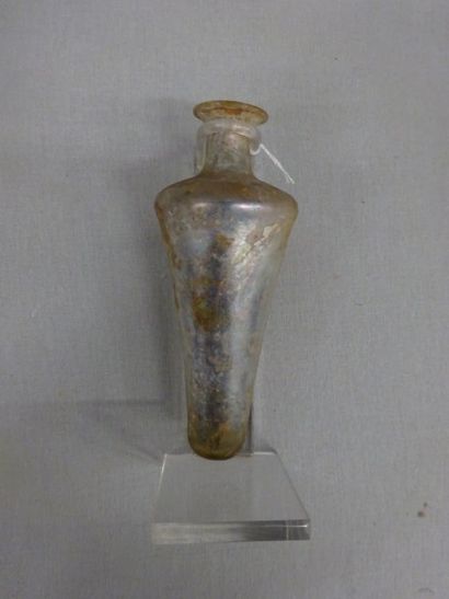 Lot de verreries :

- bouteille tronconique.

IVème...