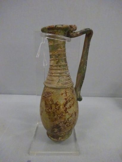 Oenochoe en verre.

IVème siècle après J.-C.

H....
