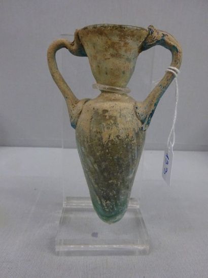 Amphorisque en verre, à corps strié.

IVème-Vème...