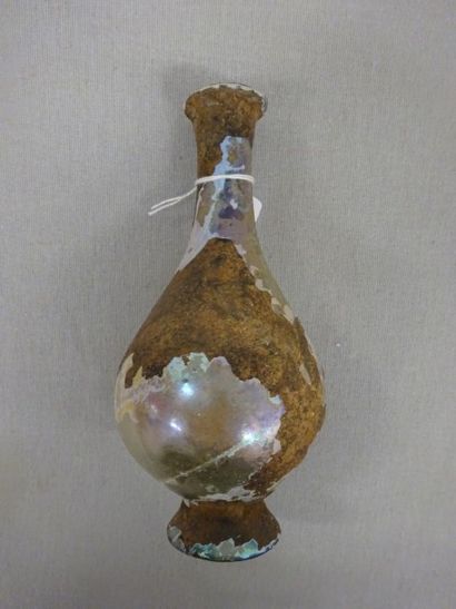 Bouteille en verre.

Vème siècle après J.-C.

H....