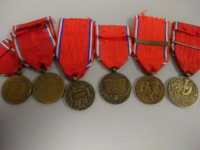 Lot de six Médailles de Verdun en bronze.

Divers...