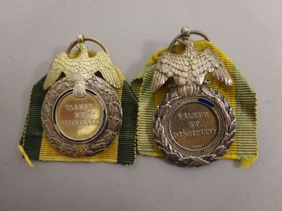 Deux Médailles Militaires en métal et émail.

Une...