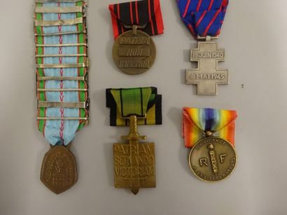 Lot de cinq Médailles de Campagne 1939-1945...