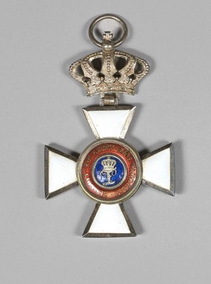 Ordre du Mérite du Duc Pierre Frédéric Louis.
Croix...