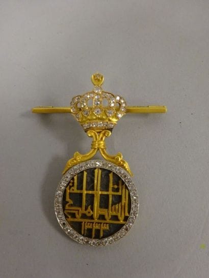 Broche-barrette en or jaune (750) et diamants...