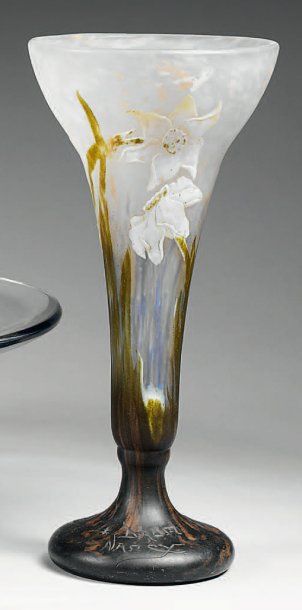 DAUM
Vase corole à long corps effilé sur...