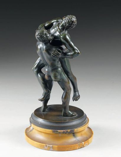 Hercule et Antée. Epreuve en bronze à patine...