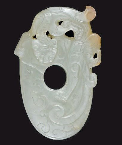 Pendentif en néphrite céladon, qilong posé...