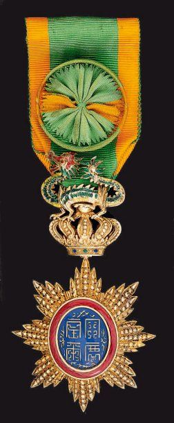 ANNAM.
Ordre du Dragon. Croix d'Officier...