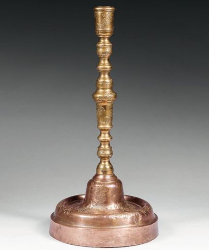 Chandelier ottoman à long fût annelé en bronze...