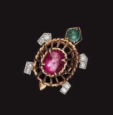 CARTIER
Délicat pin's de revers en or ajouré...