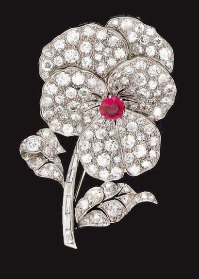 Broche en platine et or gris stylisée d'une...
