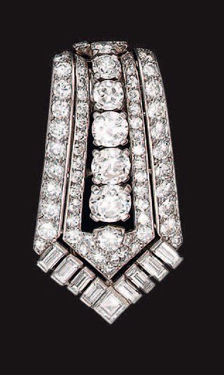 CARTIER
Clip de corsage en platine et or...