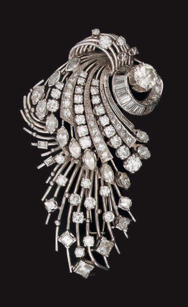 Clip de corsage en platine et or gris à décor...