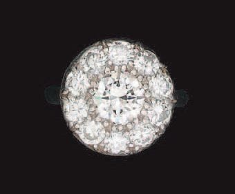 Bague en or gris ornée d'un disque serti...