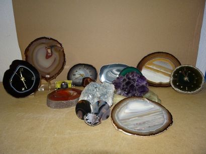 Ensemble de tranches d'agate, certaines baignées,...