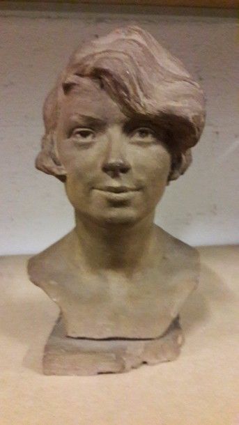 J. LOYSEL


Buste de femme à la mèche.

Terre...