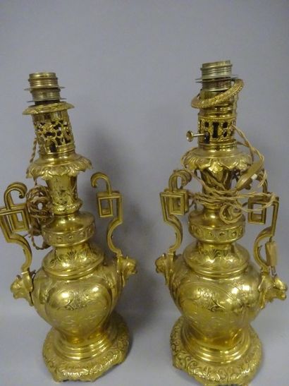 Paire de pieds de lampes en laiton.
H. :...